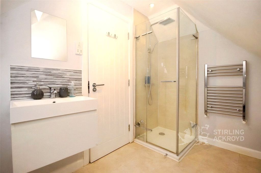 Property photo 3 of 12 Ensuite