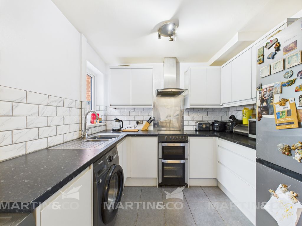Property photo 2 of 15 Cam02406G0-Pr0465-Still005