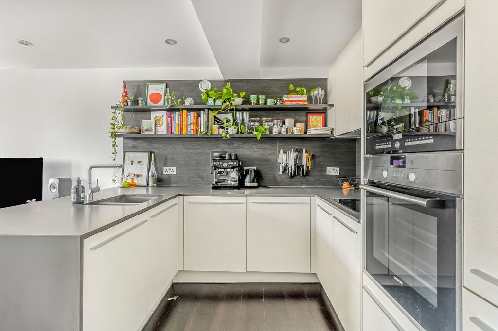 Property photo 3 of 24 Picture No. 11