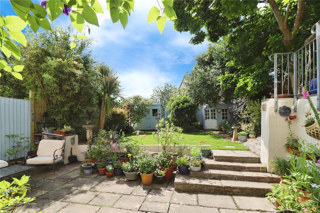 Property photo 2 of 27 Garden