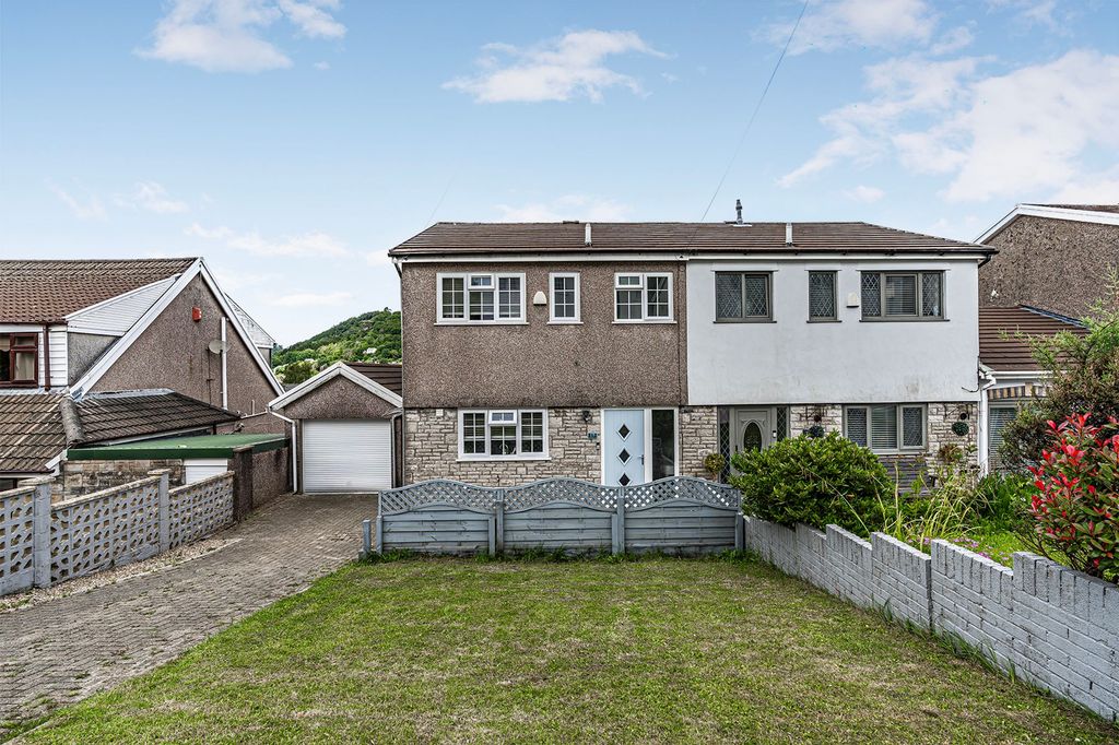 Property photo 1 of 28