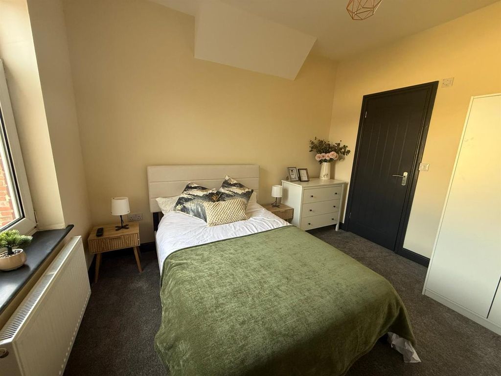 Property photo 1 of 7 Room 4 2.Jpeg