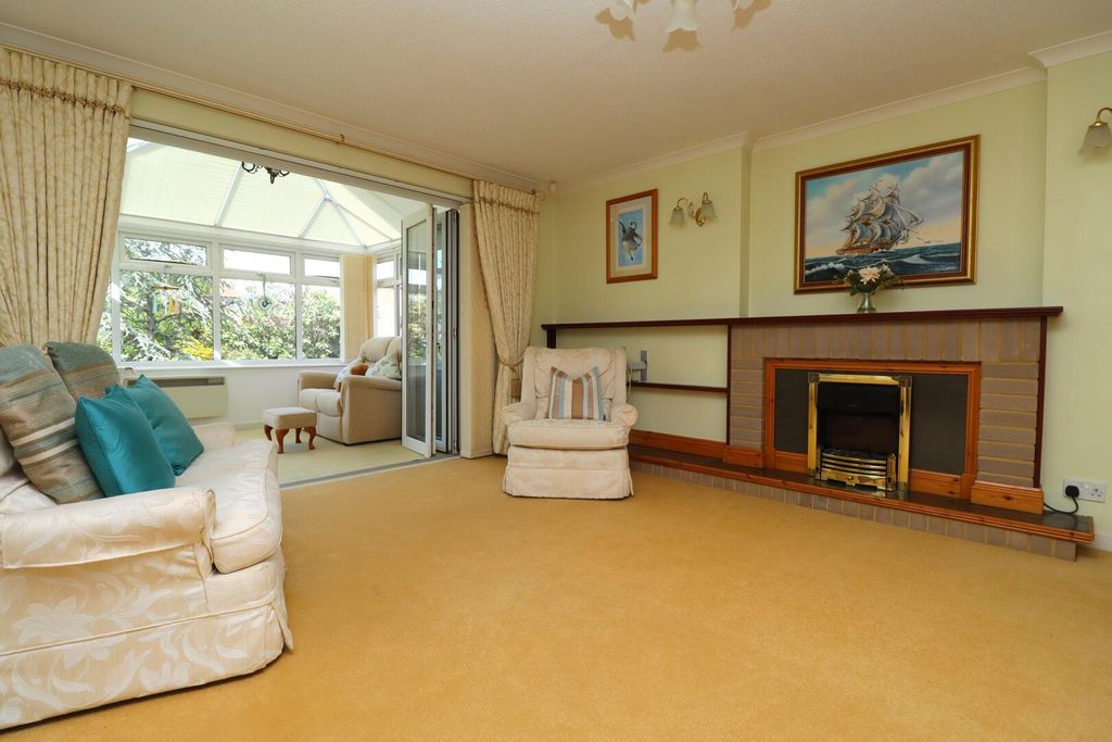 Property photo 3 of 62 Conservatory