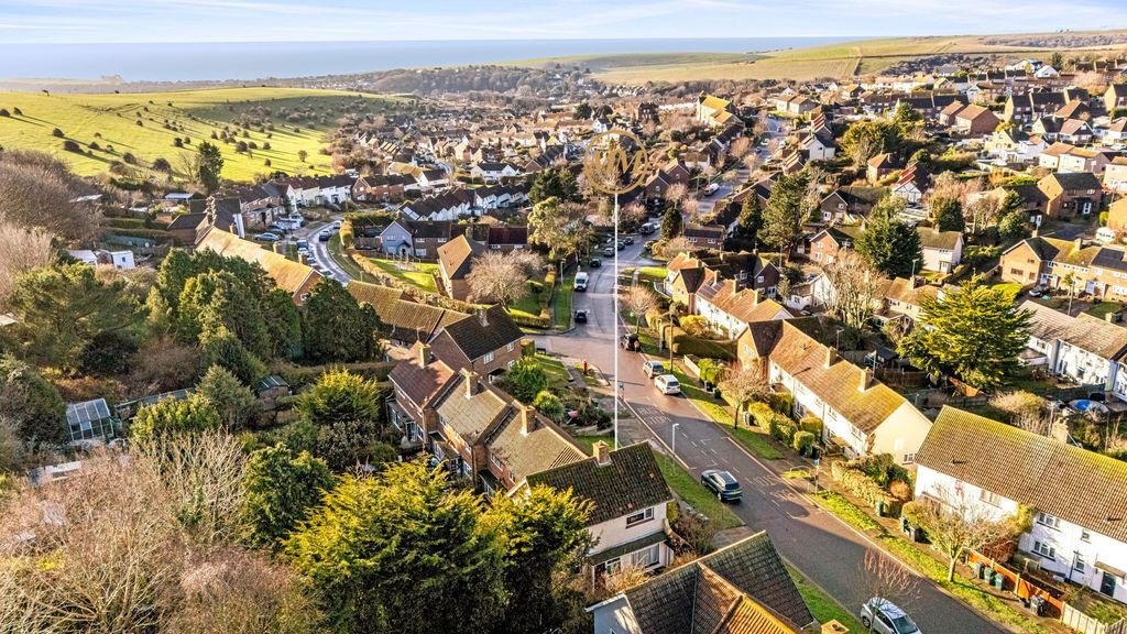 Property photo 2 of 25