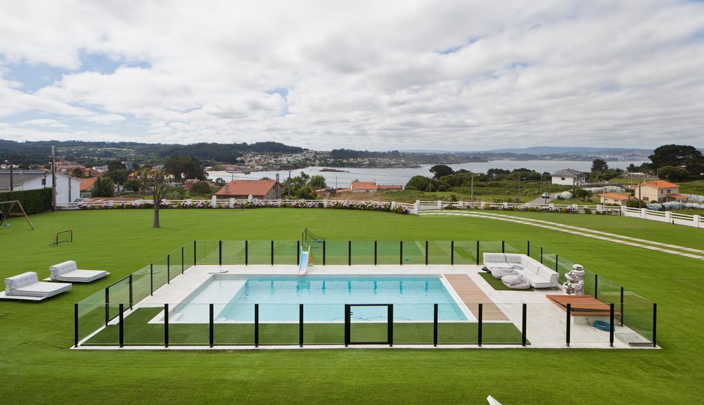 Property photo 2 of 65