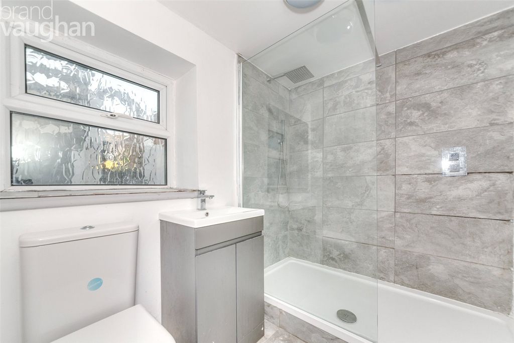 Property photo 2 of 7 Bathroom