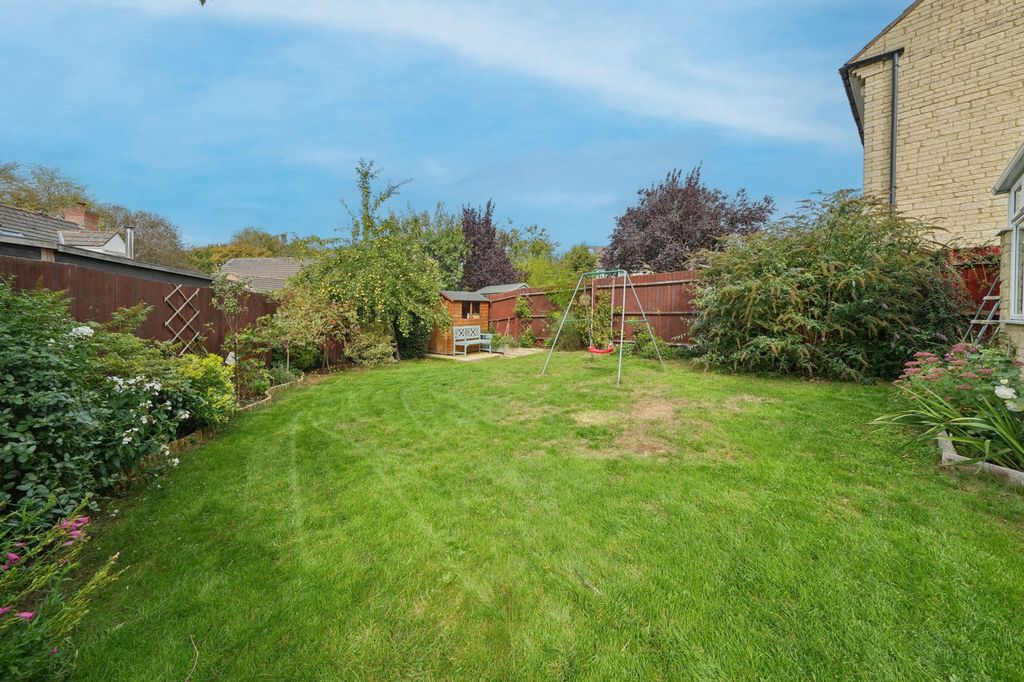 Property photo 2 of 35