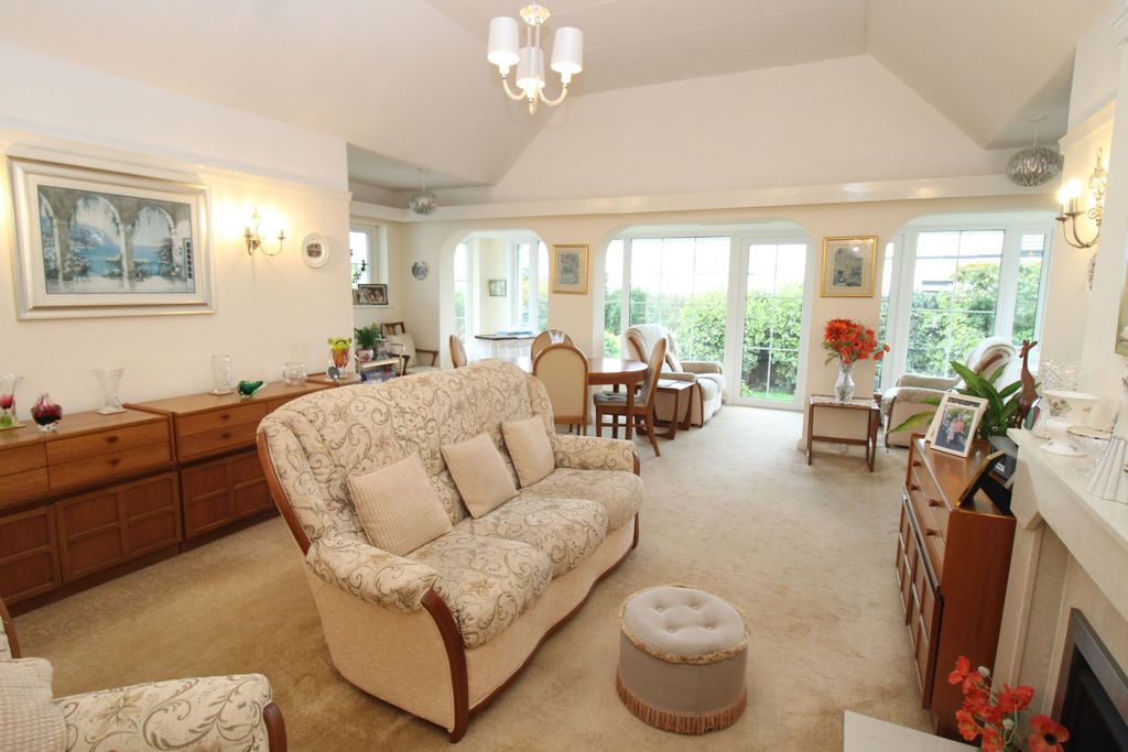 Property photo 3 of 25