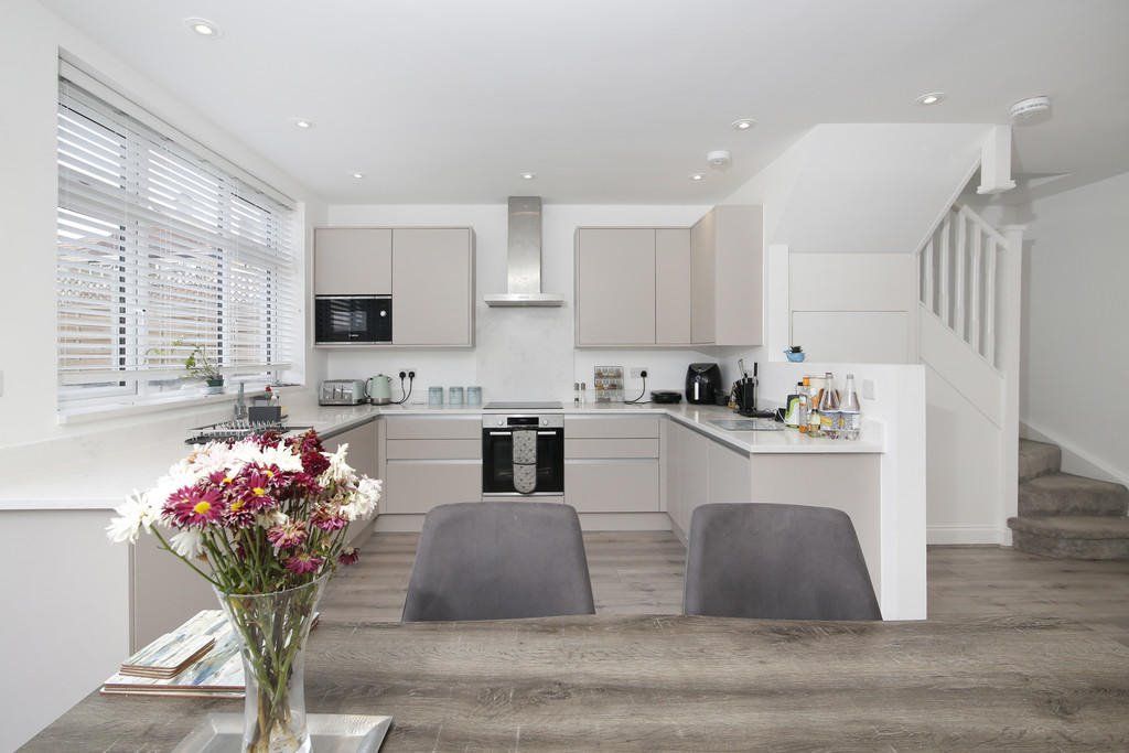 Property photo 3 of 9 Gallery