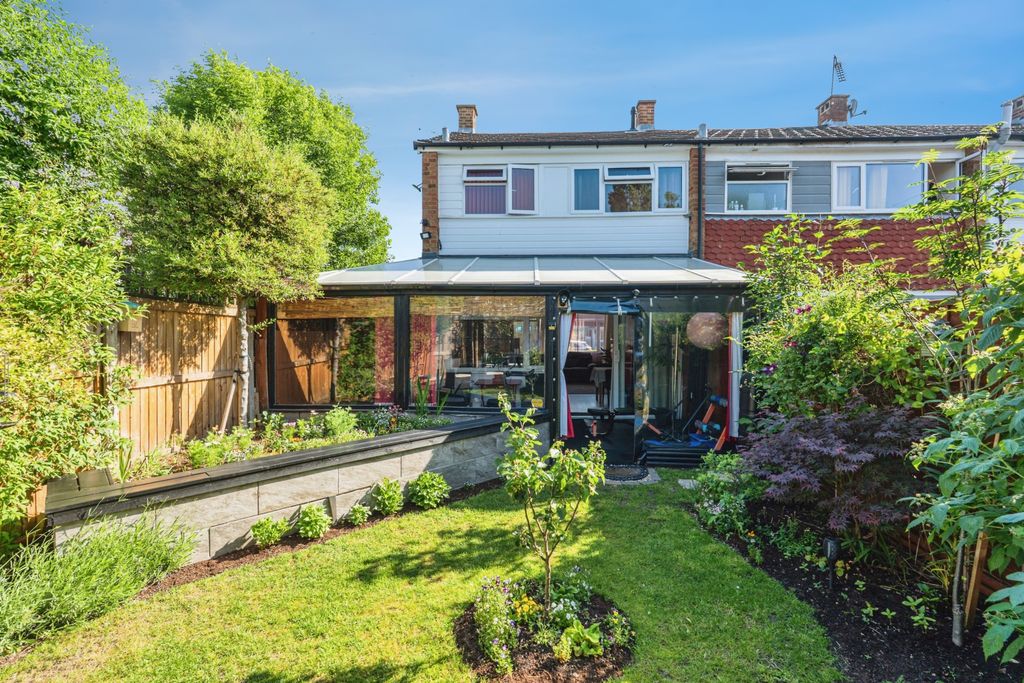 Property photo 1 of 19 Garden/Back Of House