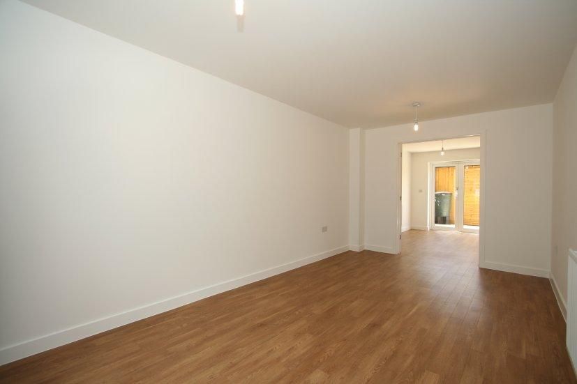 Property photo 3 of 7 Living Room