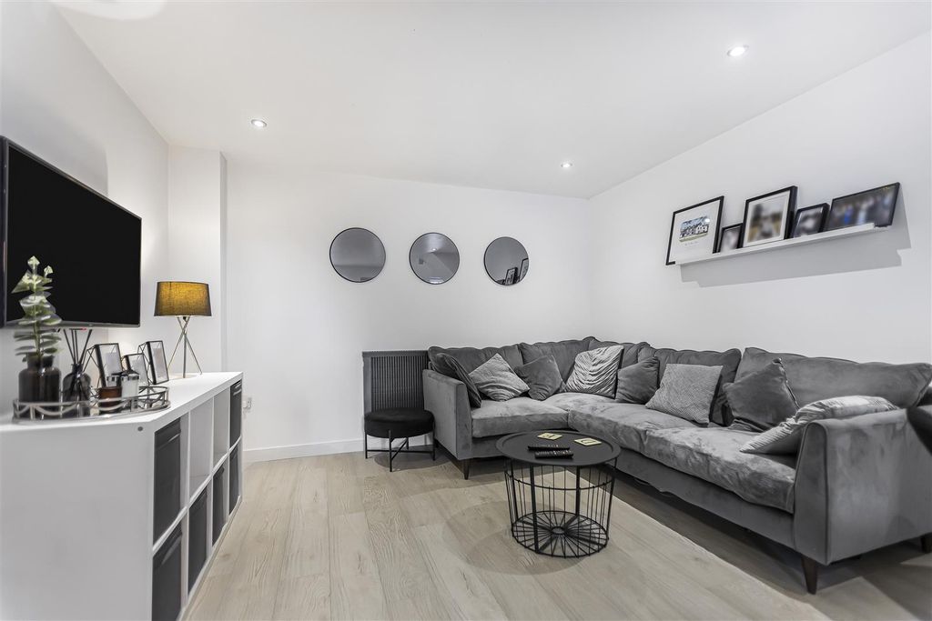 Property photo 2 of 21 6_63998.Jpg