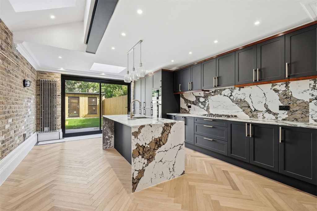 Property photo 2 of 25 7.Jpg