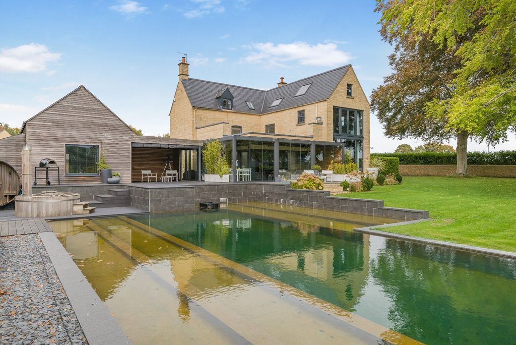 Property photo 1 of 17 Picture No. 03