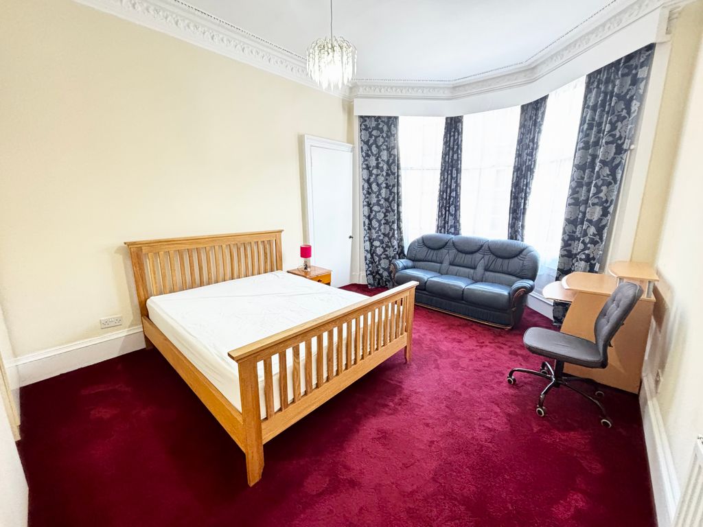 Property photo 2 of 39