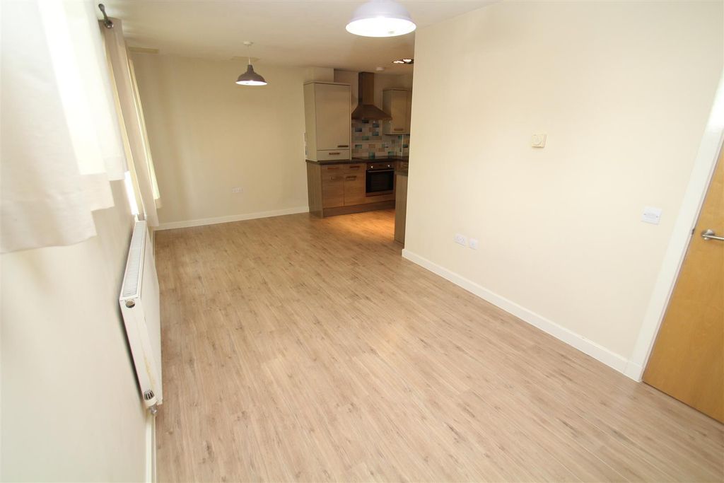 Property photo 3 of 7 Lounge Area.Jpg