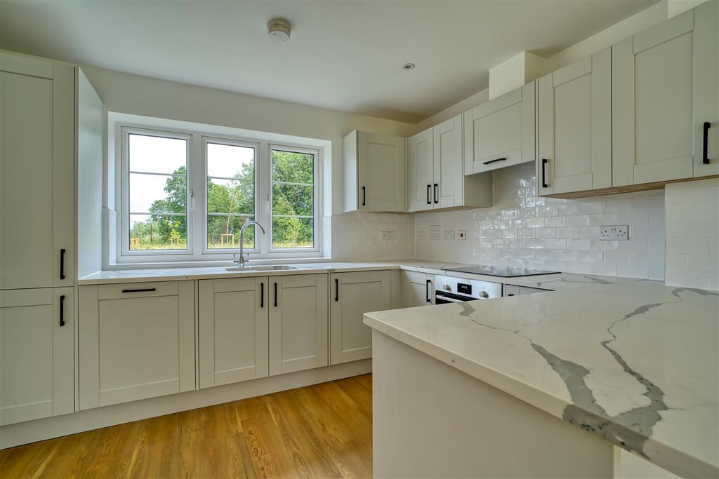 Property photo 2 of 11 Kitchen Diner