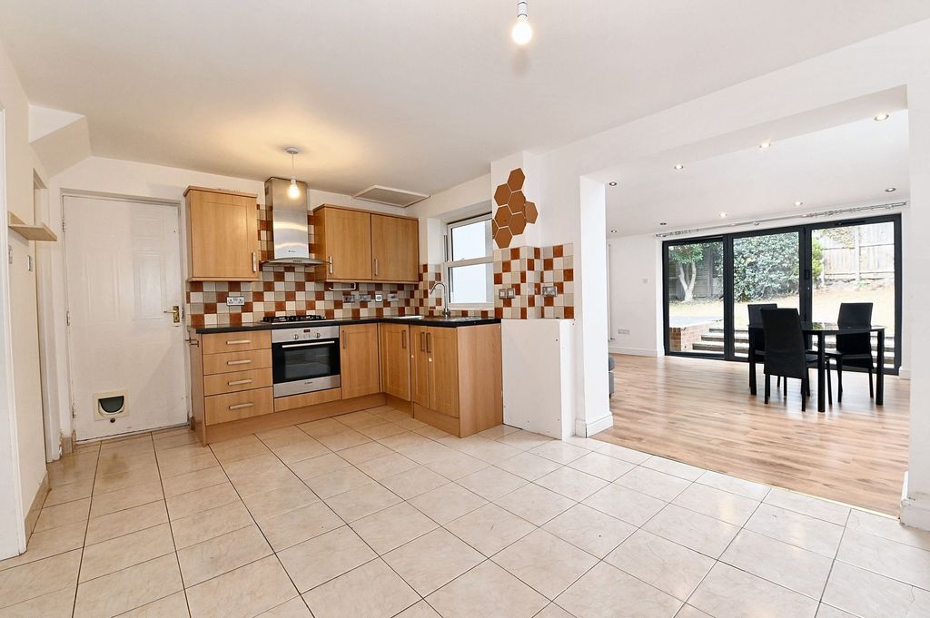 Property photo 2 of 34