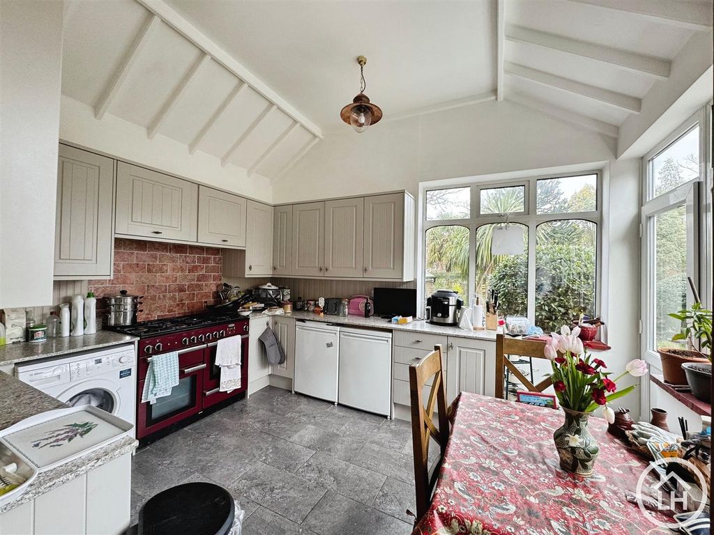 Property photo 3 of 20 Kitchen