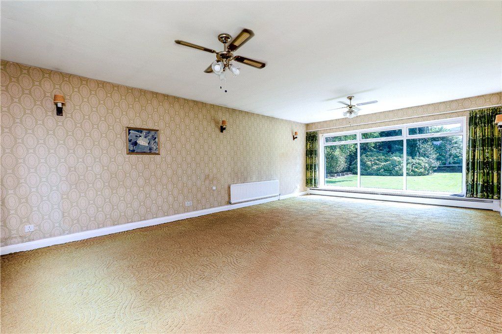 Property photo 3 of 20 Living Room