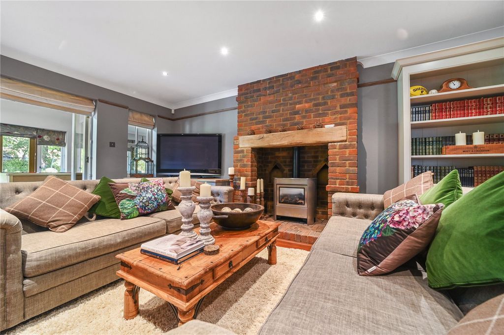Property photo 3 of 35 Sitting Room