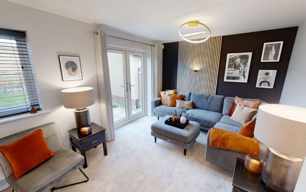 Property photo 3 of 16 Lounge