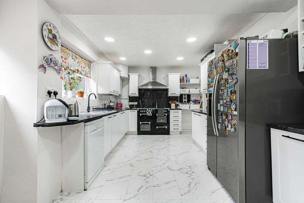 Additional image 13 of 5 bed detached house for saleManor Road, Aldershot, Hampshire GU11
