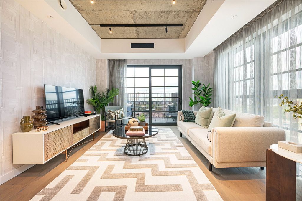 Property photo 1 of 12 Living Room