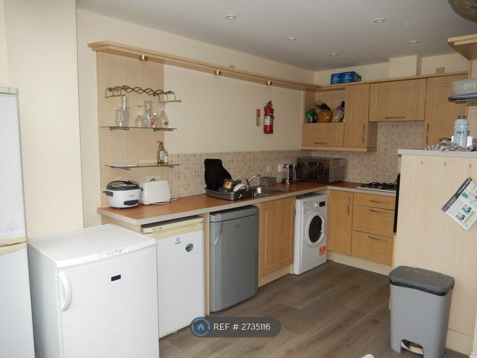 Property photo 3 of 12 Kitchen