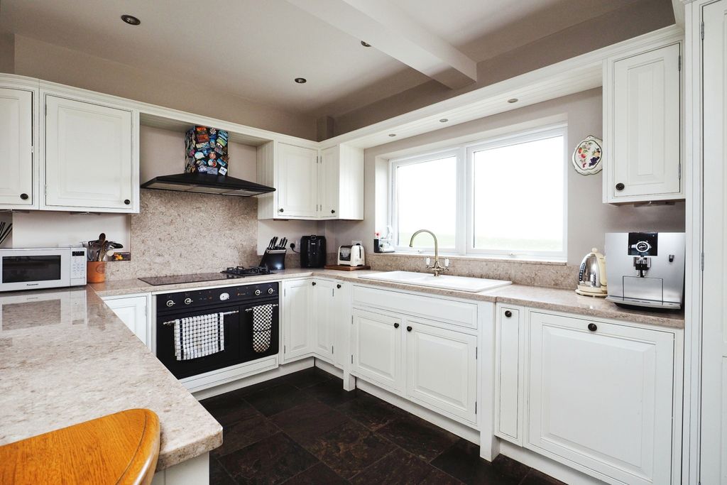 Property photo 2 of 15 Kitchen