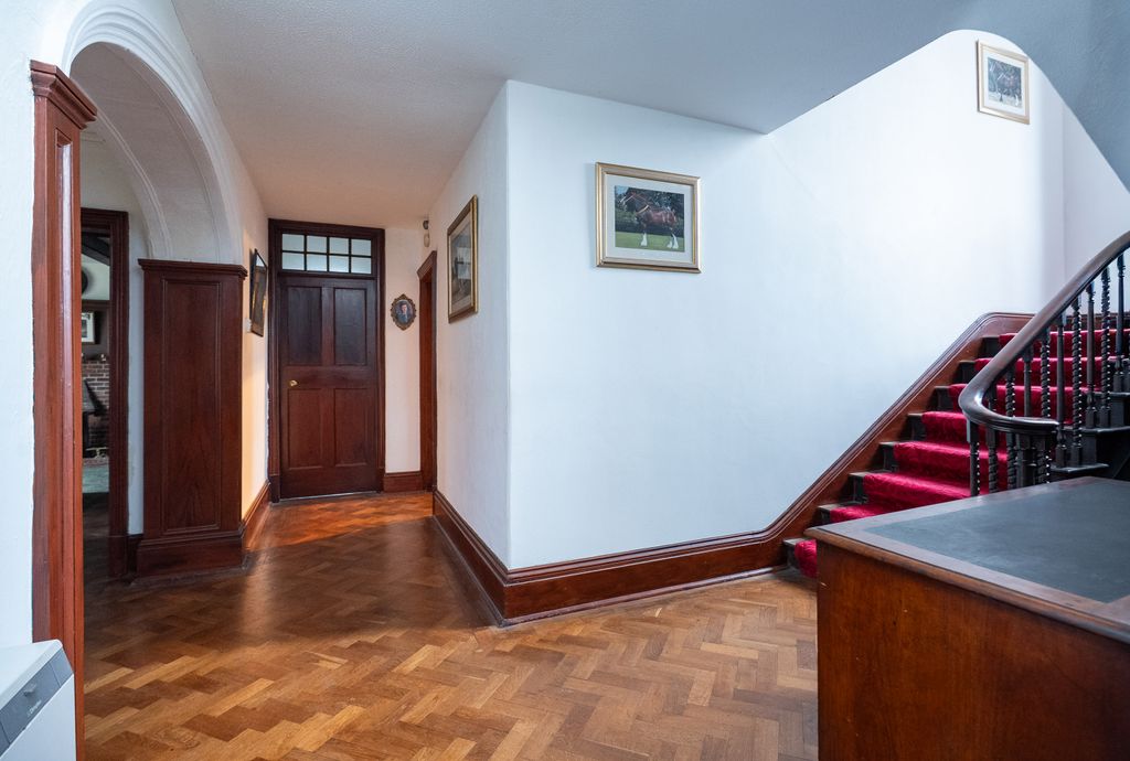 Property photo 2 of 35