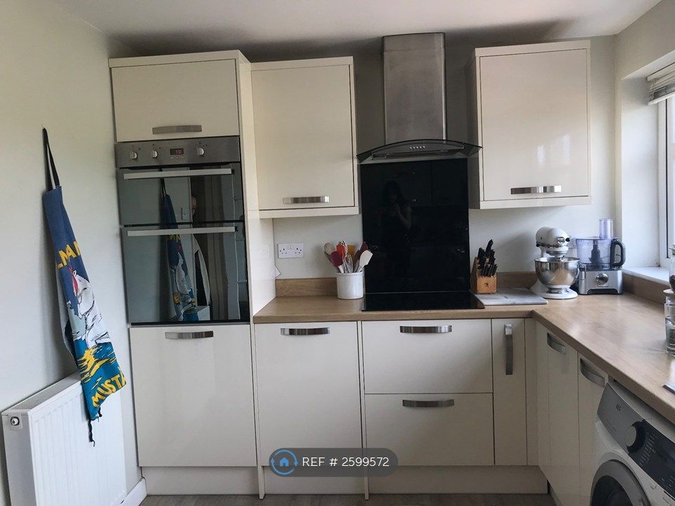 Property photo 2 of 10 Kitchen 2