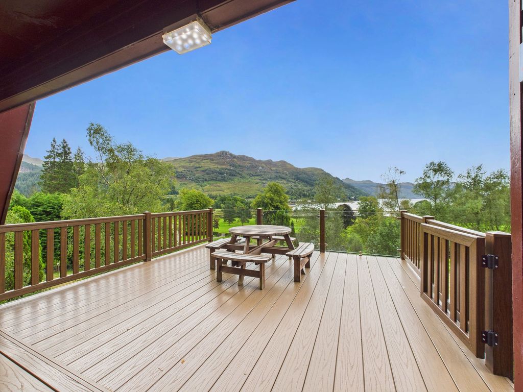 Property photo 2 of 20 Decking