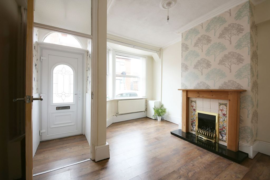 Property photo 3 of 14 Living Room