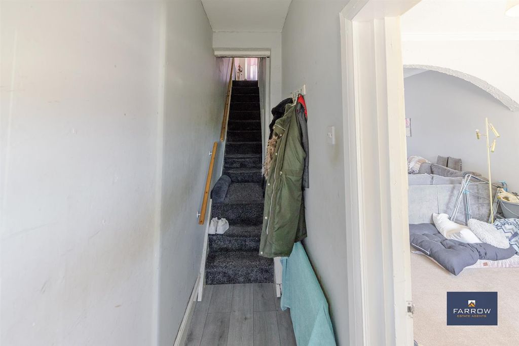 Property photo 2 of 21 Entrance Hallway