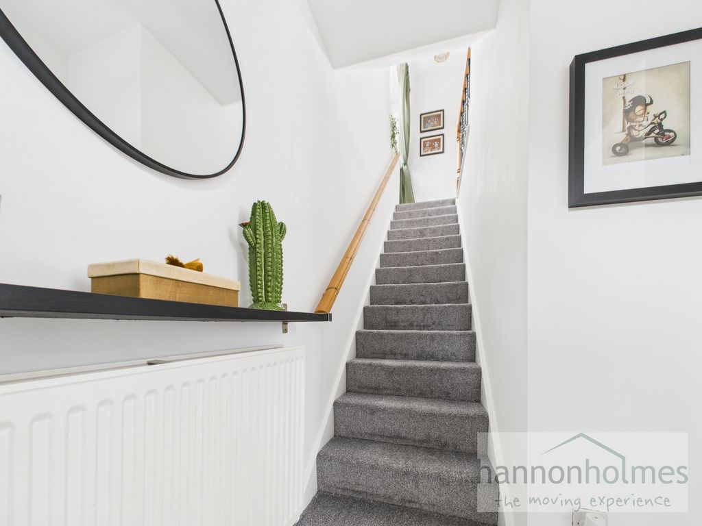 Property photo 3 of 34 Cam05283G0-Pr0108-Still002