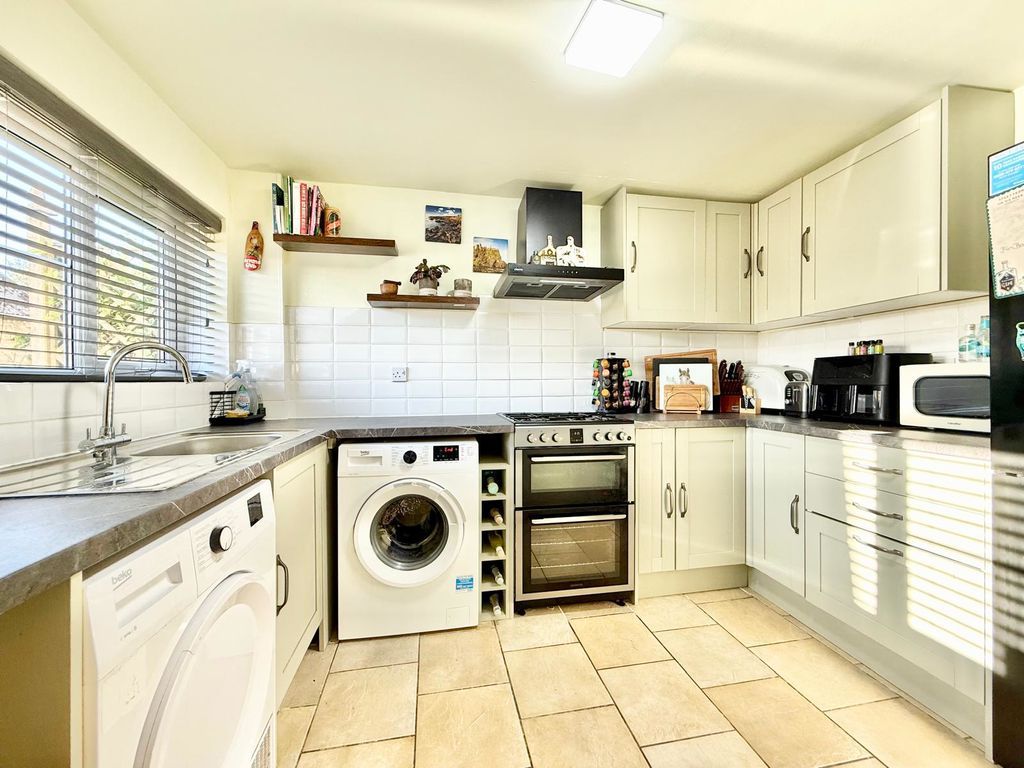 Property photo 3 of 17 Photo 6