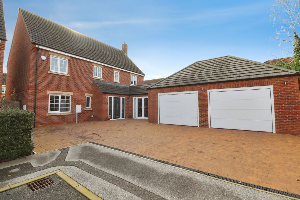 Property photo 1 of 28