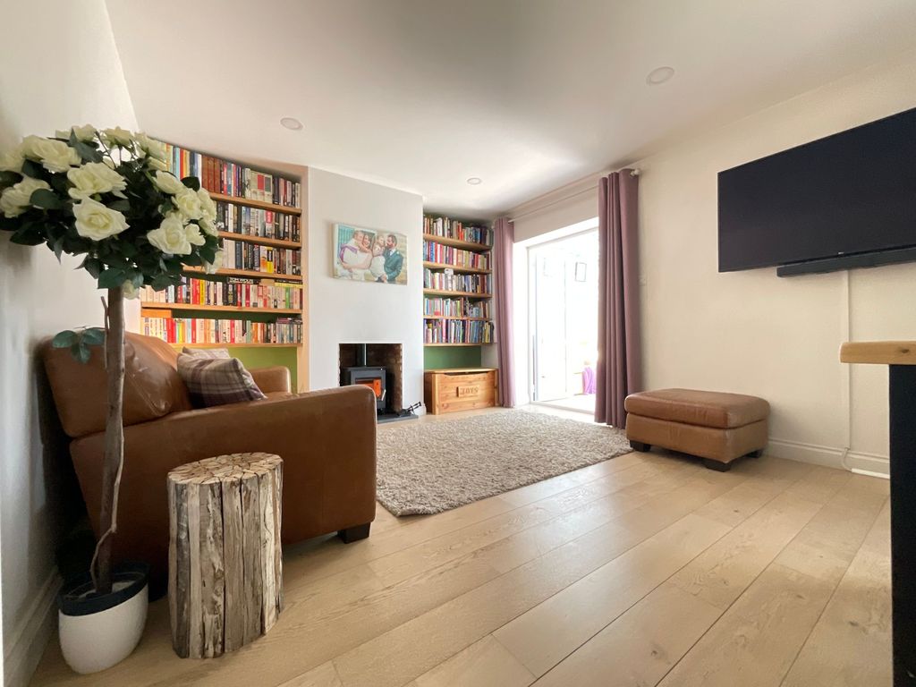 Property photo 3 of 35