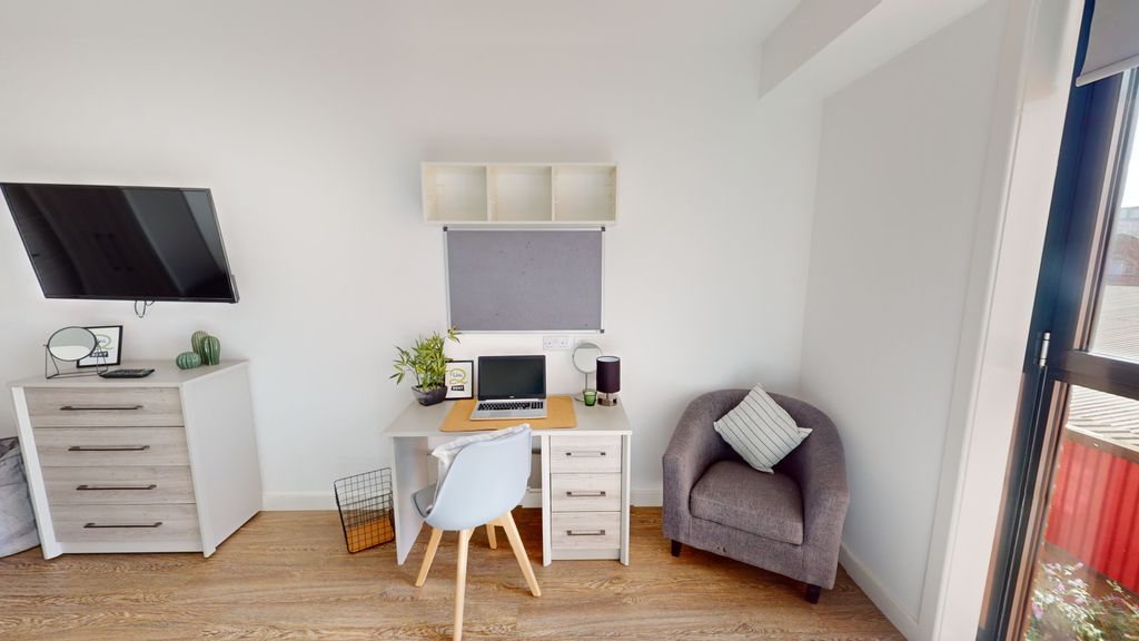 Property photo 2 of 4 Reading Space