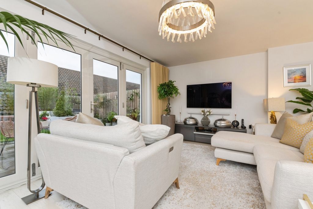 Property photo 3 of 15 Living Room