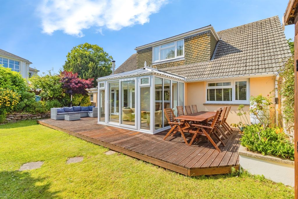 Property photo 2 of 31