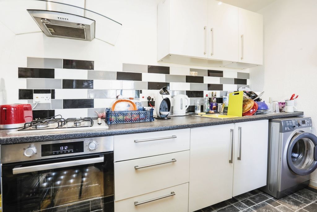 Property photo 3 of 13 Kitchen