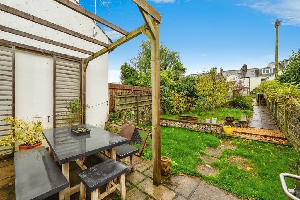 Property photo 3 of 17 Photo