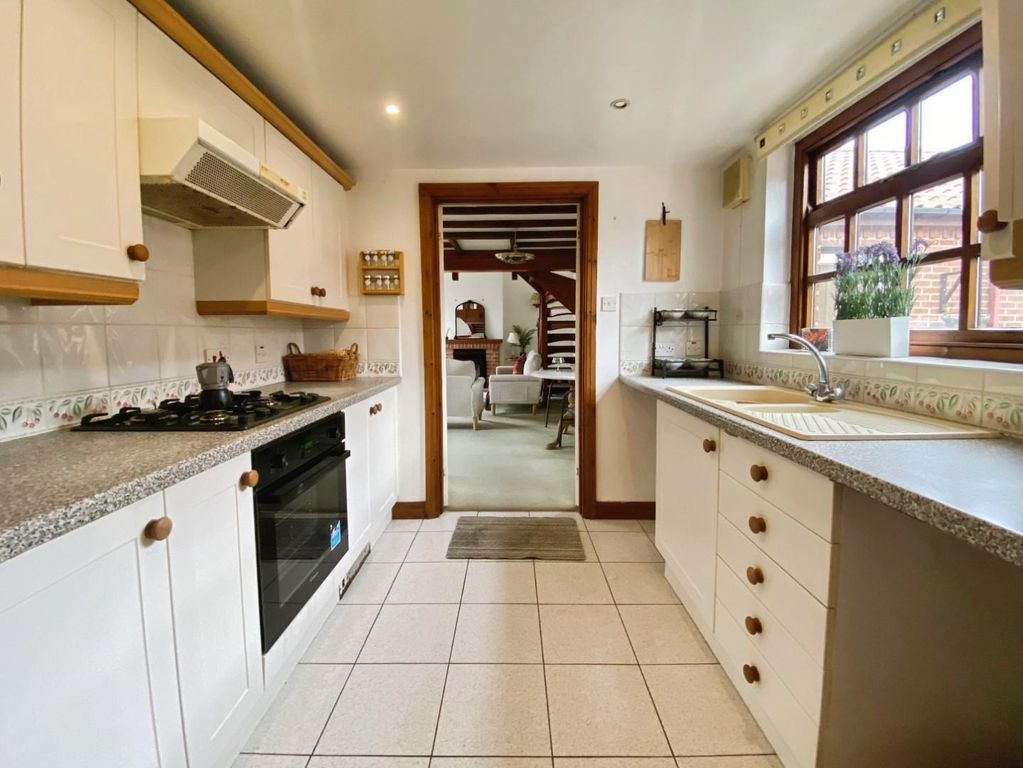 Property photo 3 of 20 Kitchen