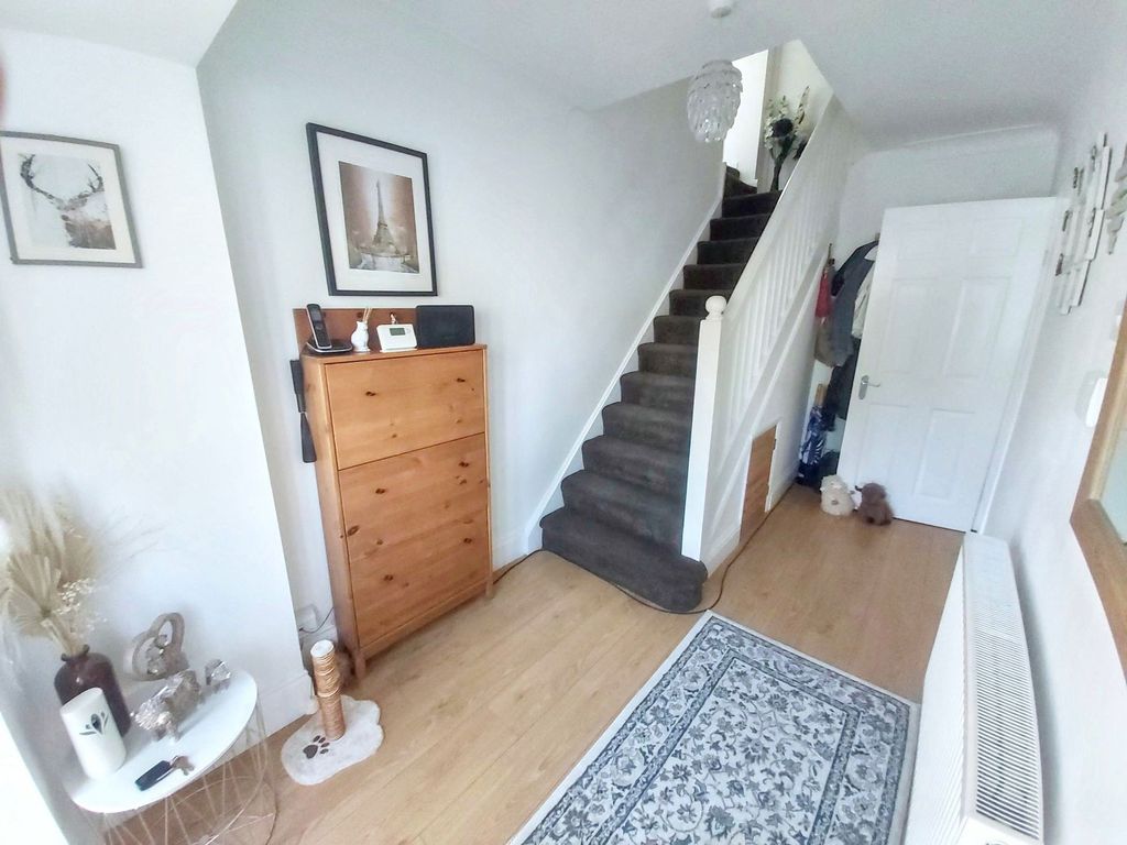 Property photo 2 of 30