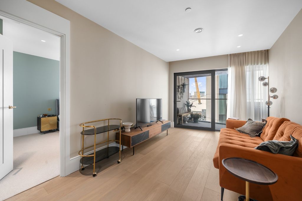 Property photo 2 of 19 5018812