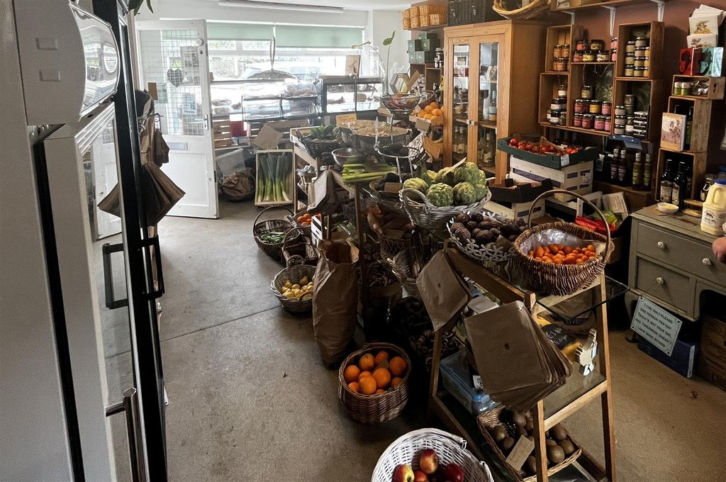 Property photo 2 of 4 Internal Existing Shop