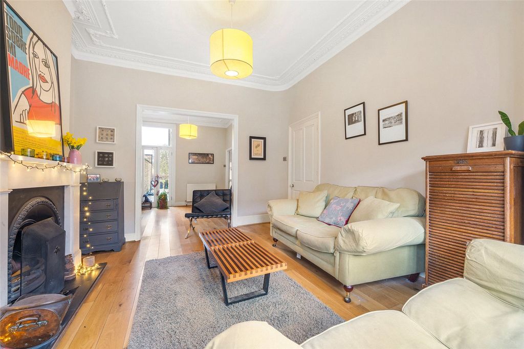 Property photo 3 of 20 Reception