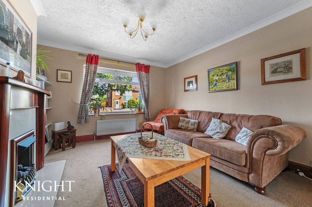 Property photo 2 of 25